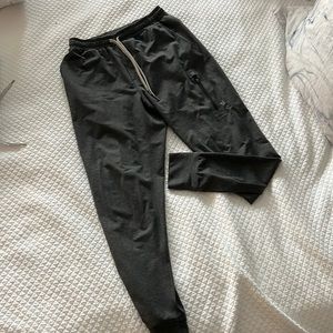 Vuori Sunday Performance jogger men’s size S dark Heather grey